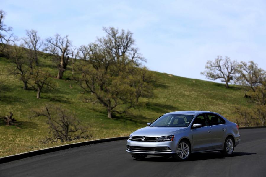  Volkswagen Jetta 2015 года  (US) (фото 19 из 62)